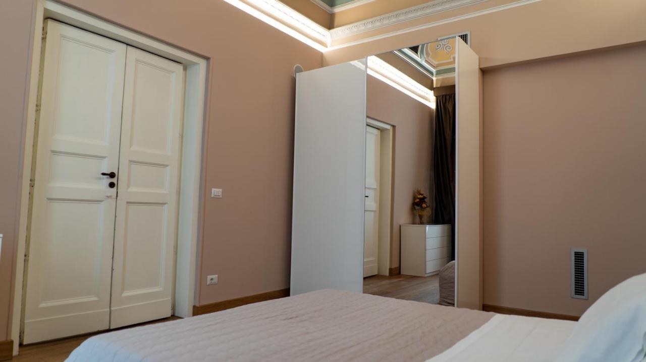 Duca Di Sarro Le Suites Catane Extérieur photo